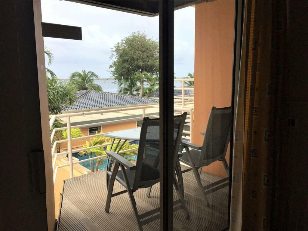 Bonaire Seaside Apartments Bagian luar foto