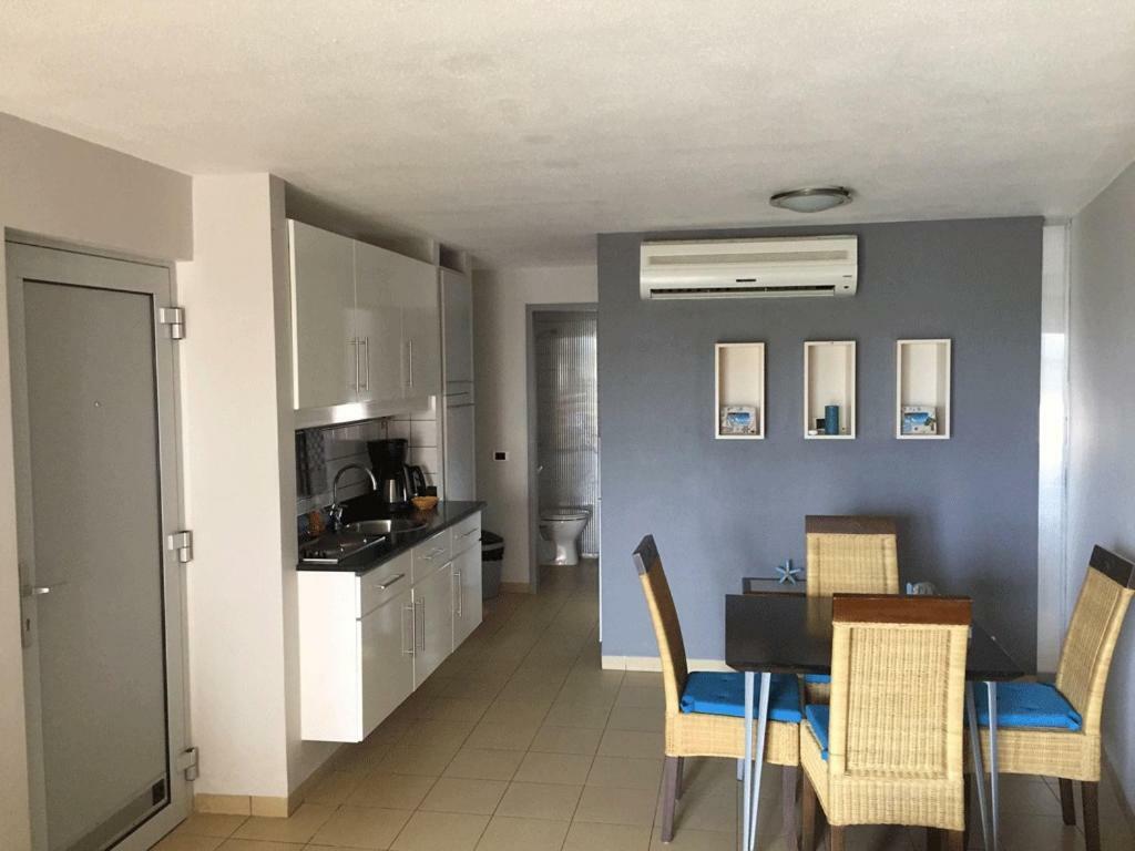 Bonaire Seaside Apartments Bagian luar foto